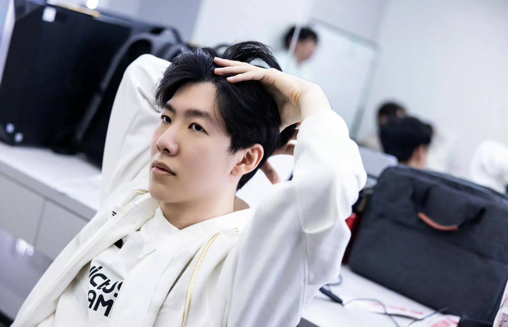 通过玛丽的 通过玛丽的